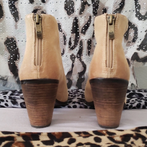Vince Camuto suede ankle boot - Picture 6 of 9